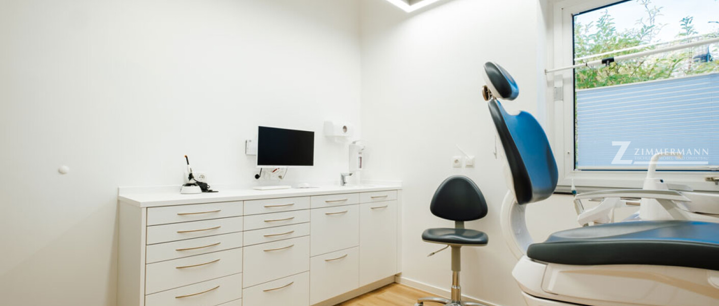 tischlerei-zimmerman-zahnarzt-schupladen-organisiert-behandlungszimmer